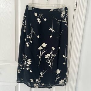 VINTAGE PETITE SOPHISTICATE Women's Floral Black & White Midi Wrap Skirt | 6
